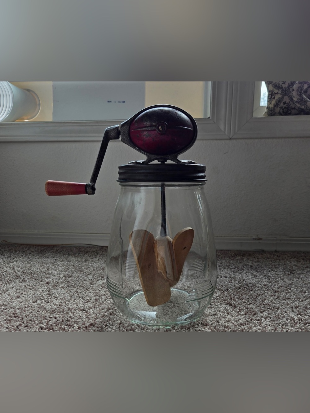 Vintage Dazey butter churn, glass jar, wooden stirs - Picture 3 of 4